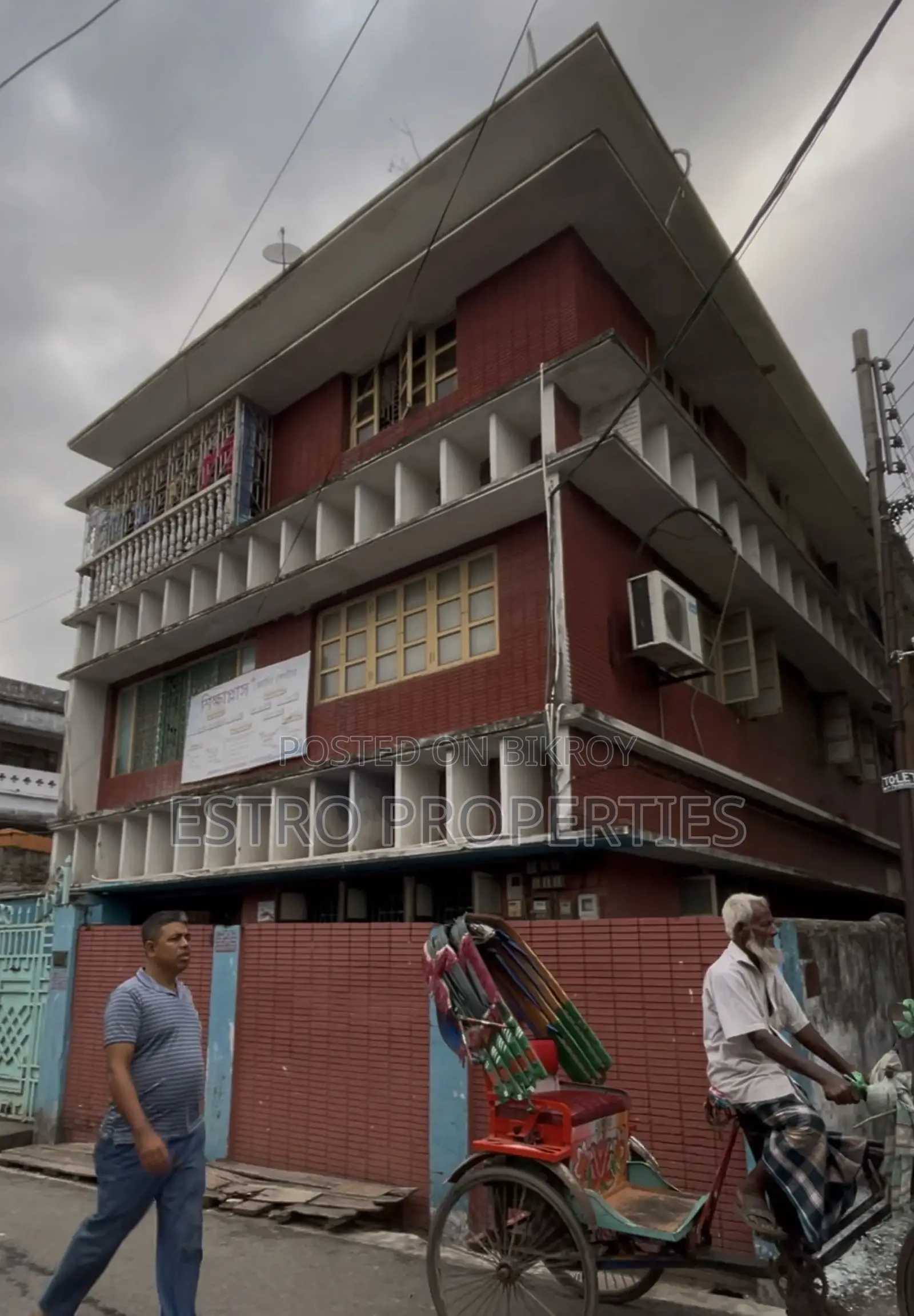 3-Story Completed House on 5-Story Foundation for Sale in Khulna Sadar in Khulna Sadar