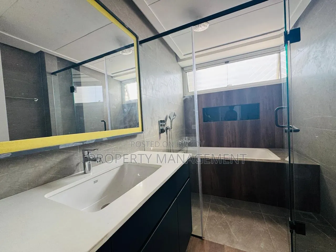 Furnished 4bdrm Apartment in Inster, Gulshan for Rent in Gulshan