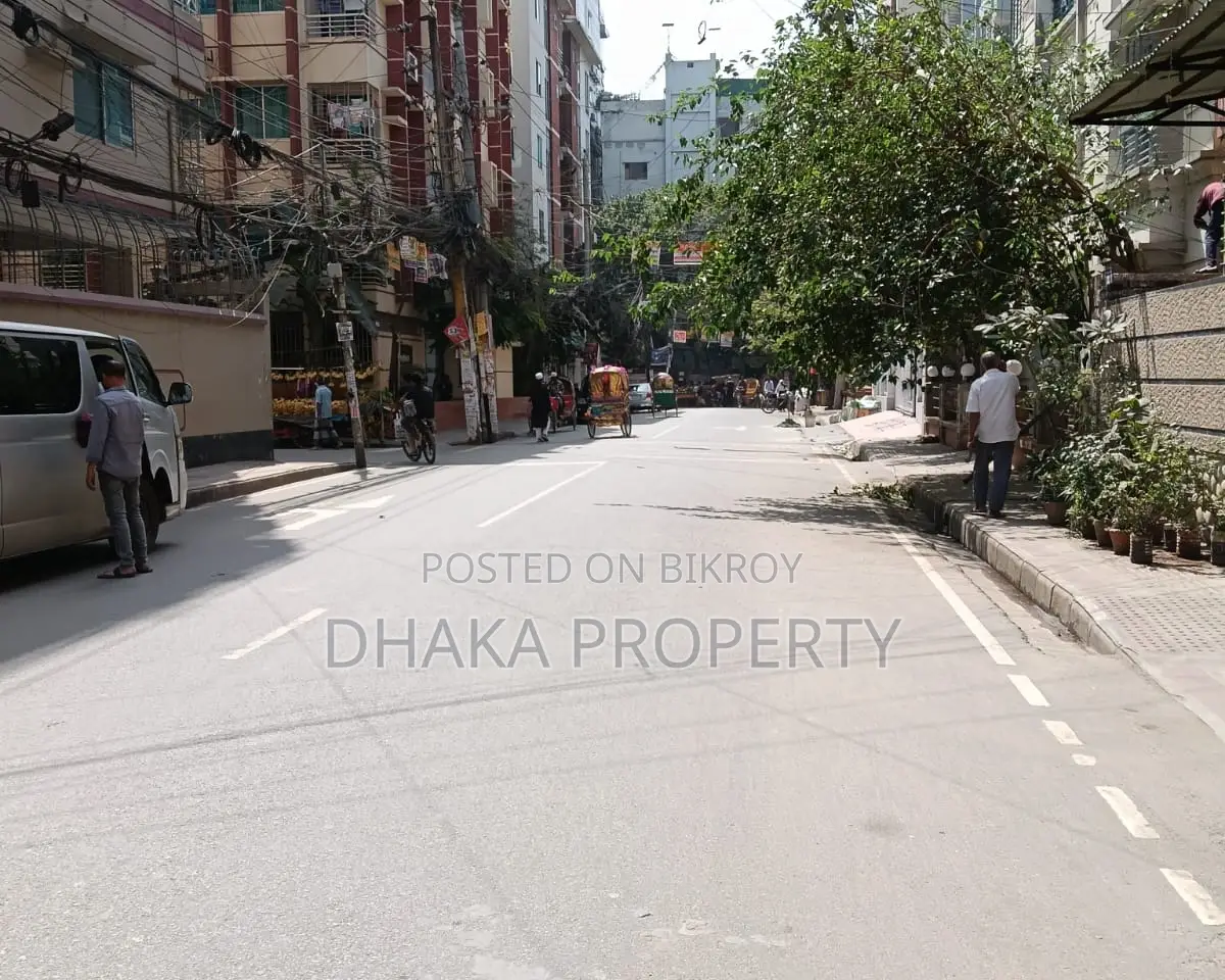 50ft Road, 5 Katha Lake Park North at Sector-11 in Uttara