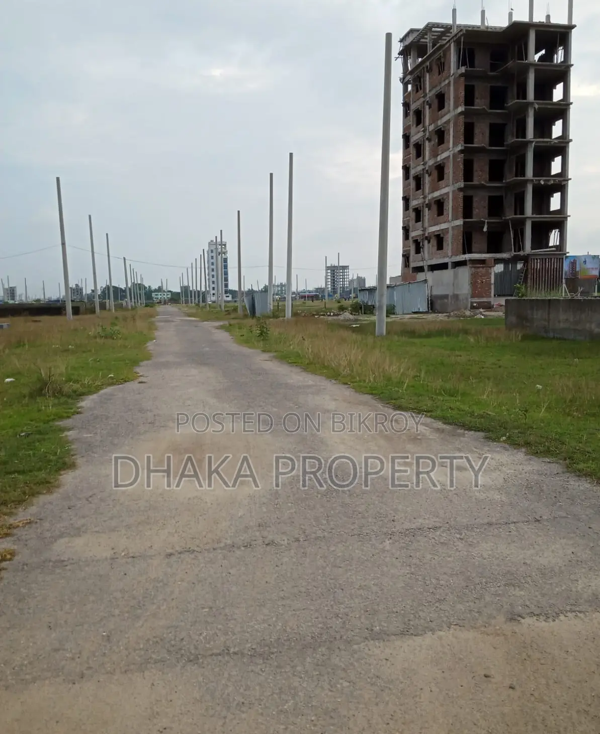 60ft Rd 3 Katha Park View East Sector-17/F in Uttara