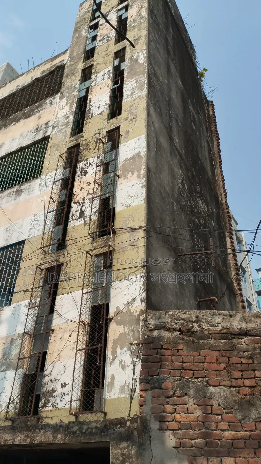 12bdrm House in June 12, Dhanmondi for sale in Dhanmondi