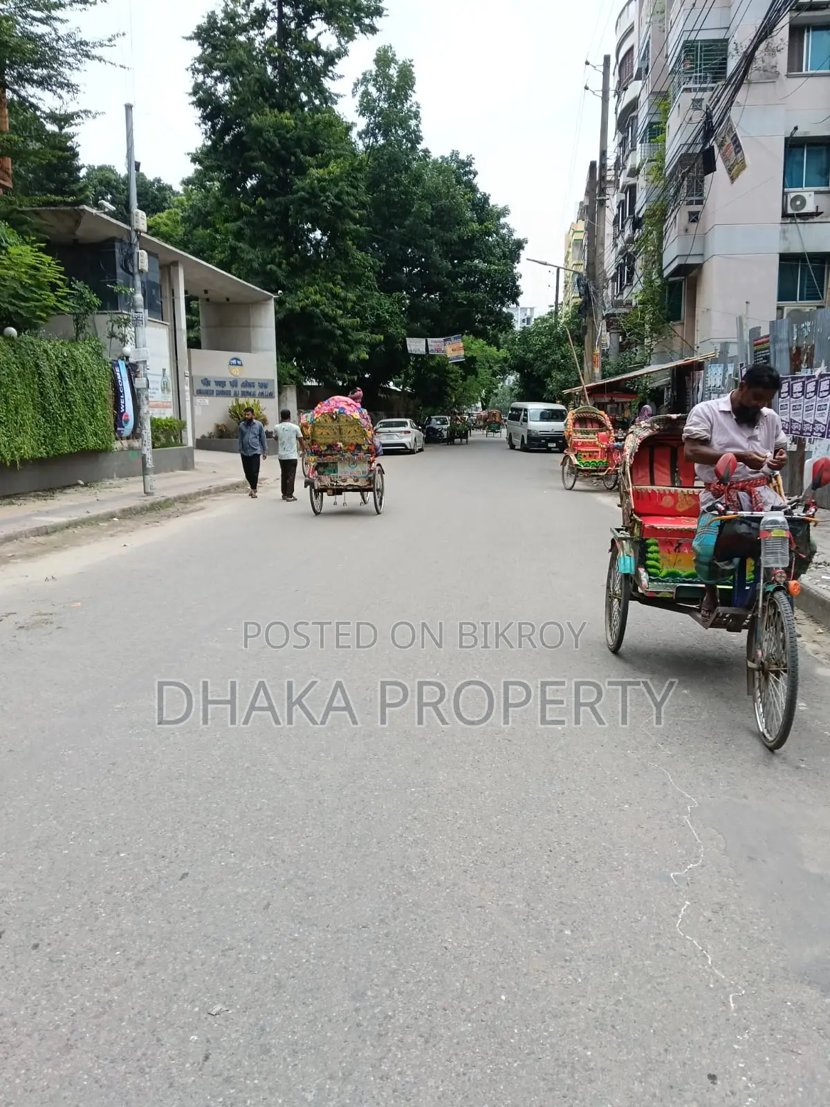 Nearby Avenue 5 Katha South Sector-13 in Uttara