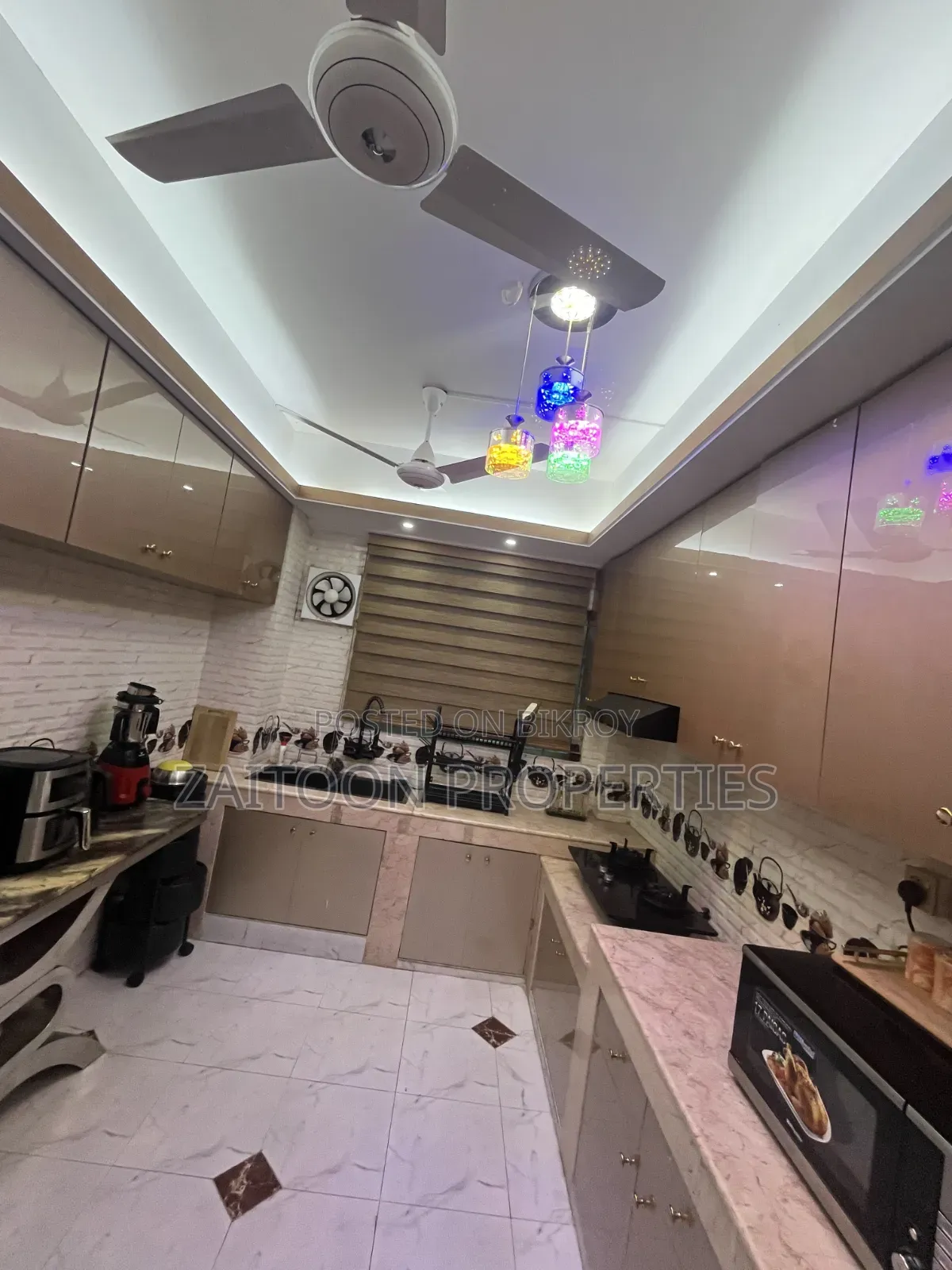 Furnished 4bdrm Apartment in Dhanmondi for Sale in Dhanmondi