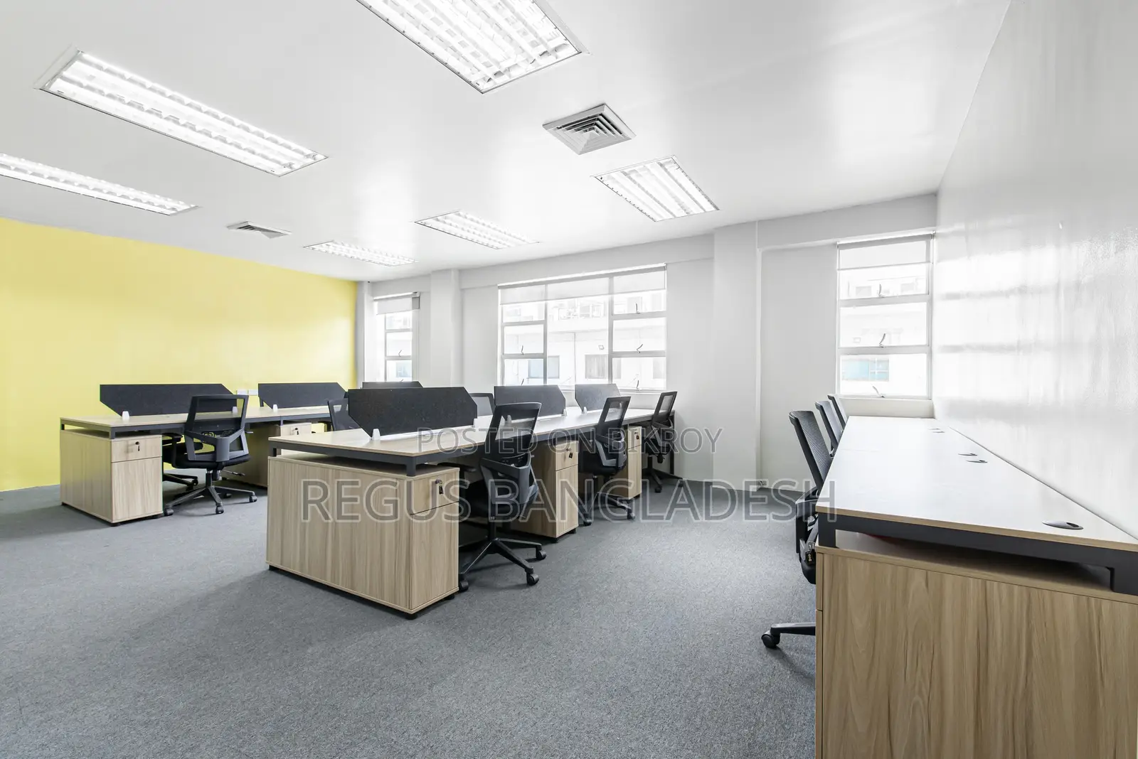 Join A Collaborative Coworking Environment In Regus Utc Building in Panthapath