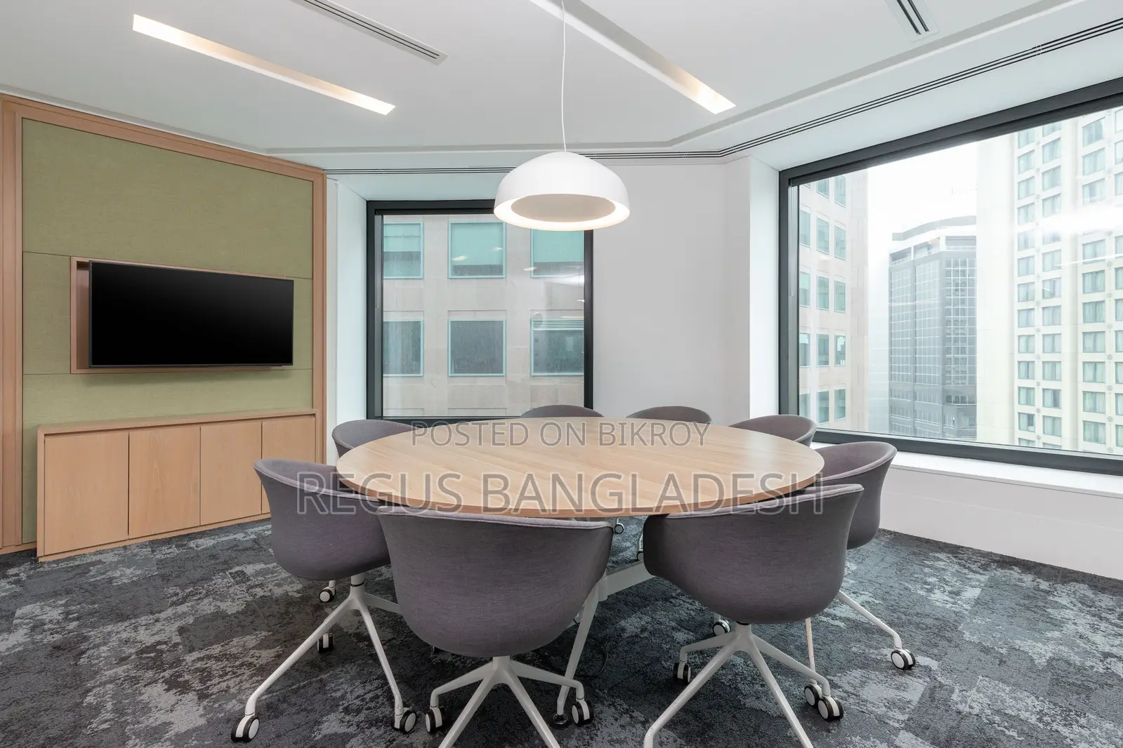 Join A Collaborative Coworking Environment In Regus Utc Building in Panthapath