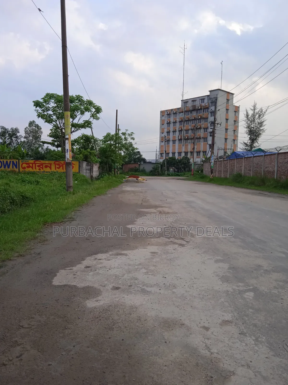 13 Katha plot for sale on 60 feet road adjacent to Badda, Satarkul main road. in Badda