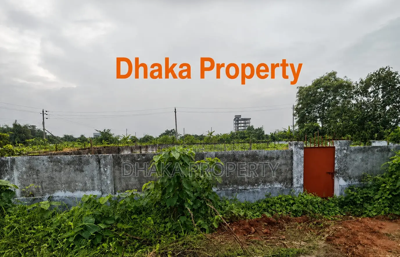 Near 100ft 3 Katha Park West Sector-18 in Uttara