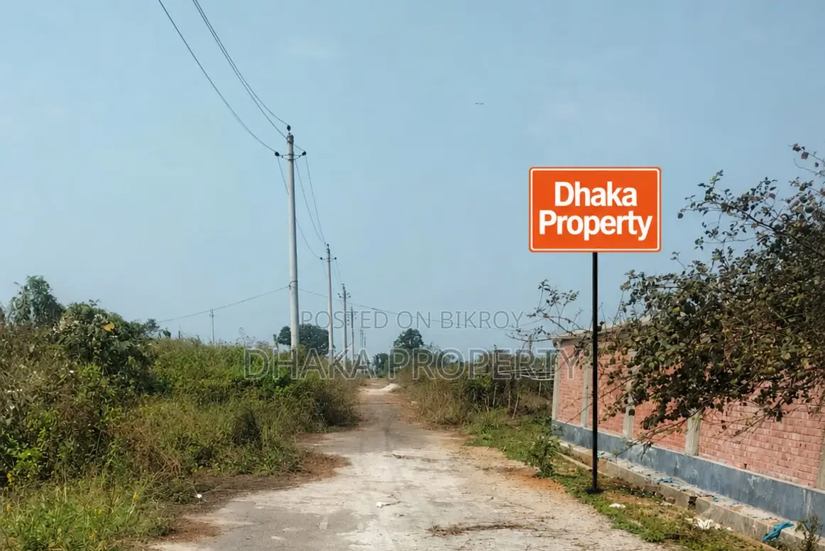Near 300ft 3 Katha South/East Sector-2 in Purbachal