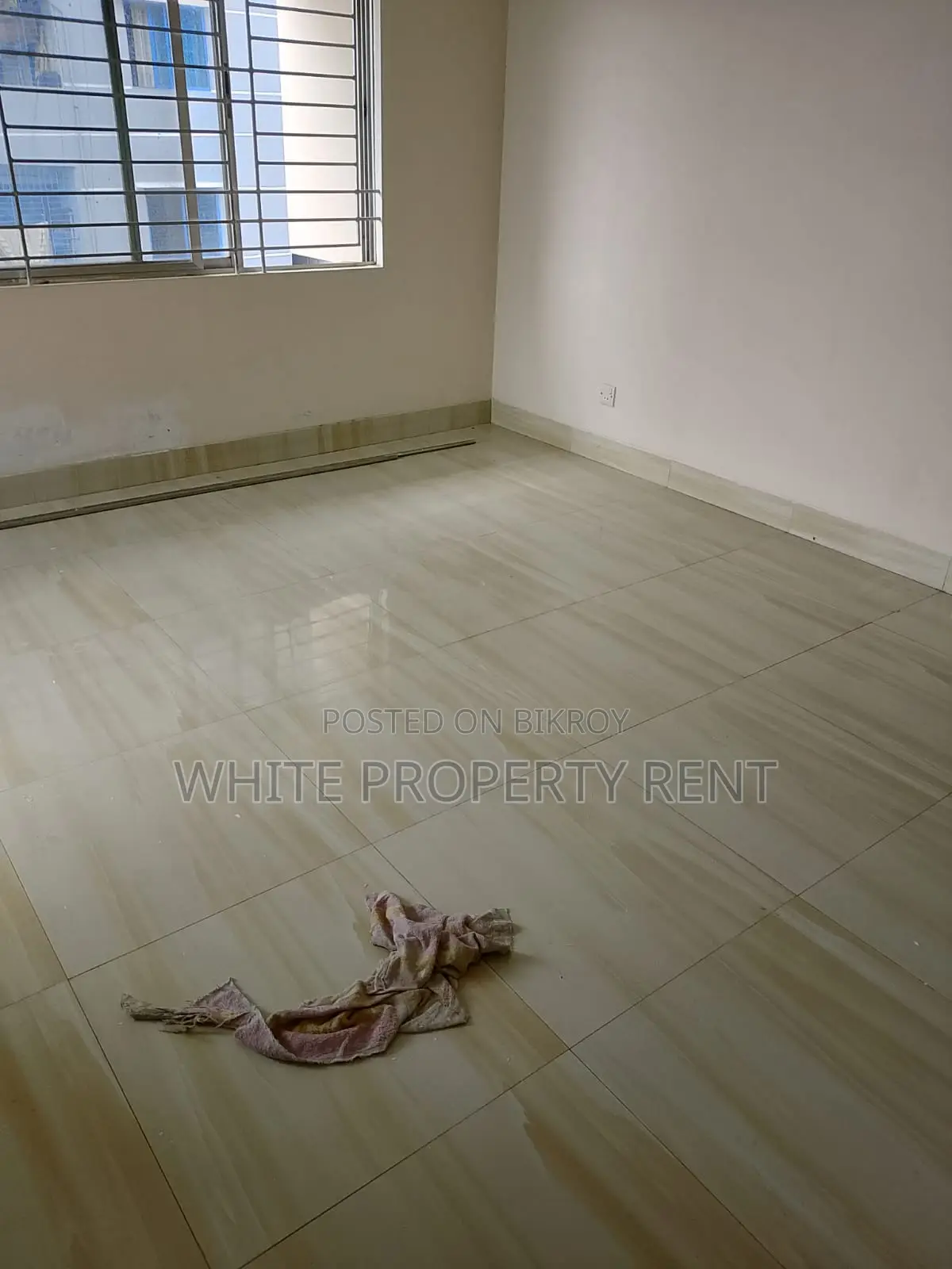 3bdrm Apartment in White Property for sale in Mohammadpur