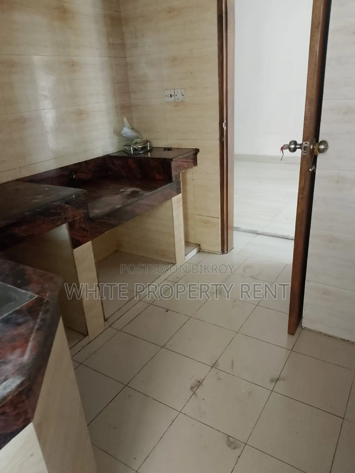 3bdrm Apartment in White Property for sale in Mohammadpur