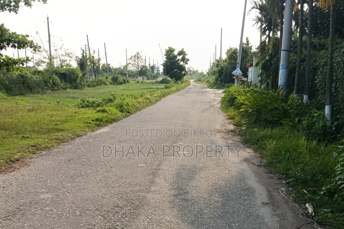 Near 300ft 3 Katha Park South Sector-17 in Purbachal