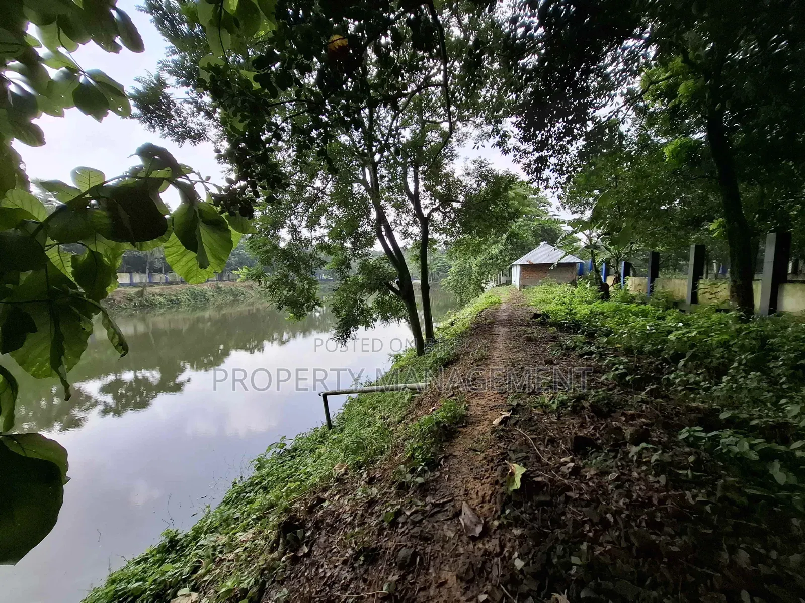 Fully Lake View 8.5 Katha Land Sell Gulshan 2 in Gulshan