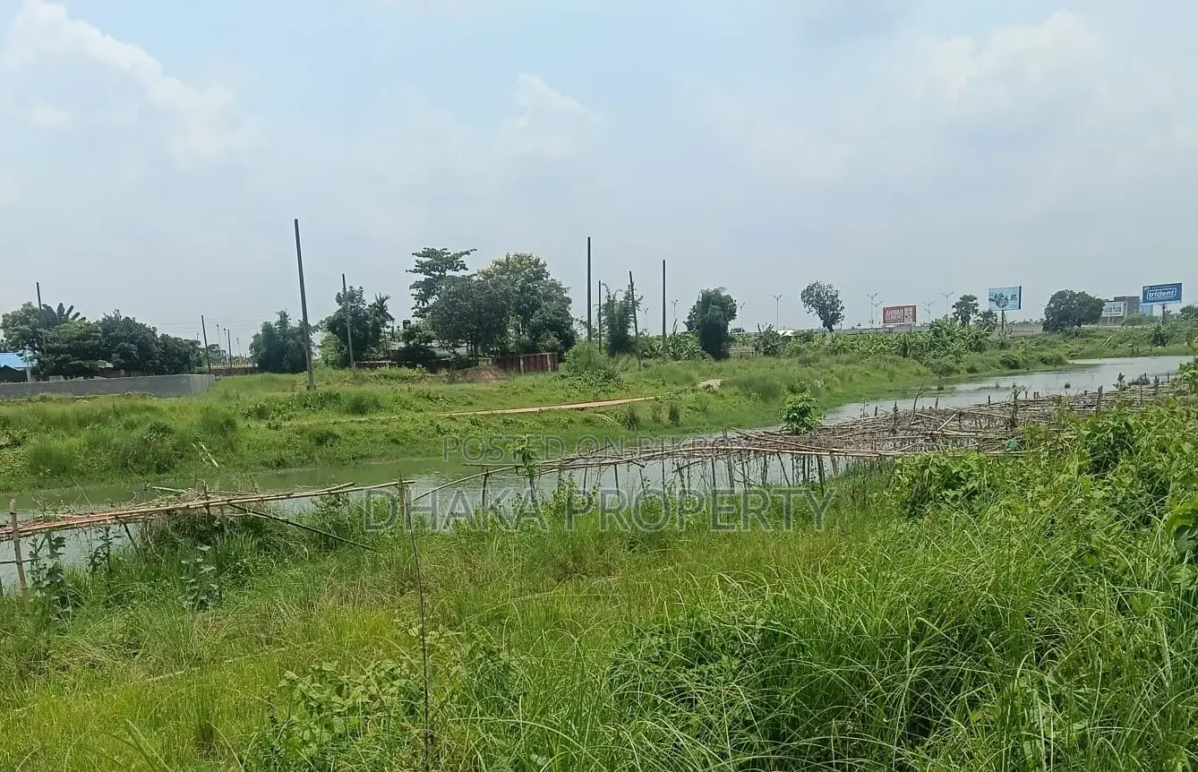 Corner 5 Katha Lake View South/East Sector-5 in Purbachal