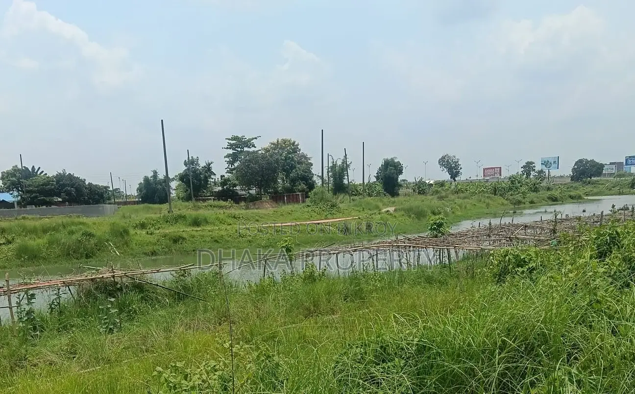 300ft Expressway 3 Katha West Sector-18 in Purbachal
