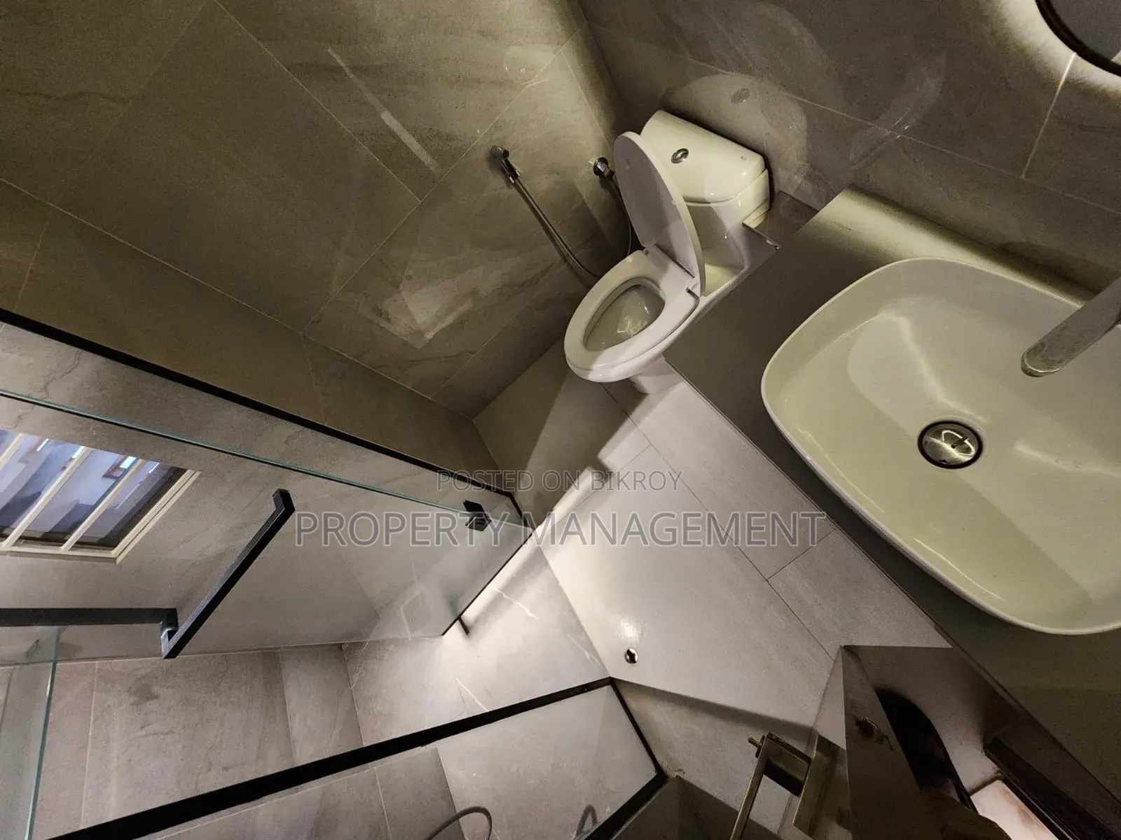 Furnished 4-Bedroom Apartment in a Renowned Company, Gulshan for Rent in Gulshan
