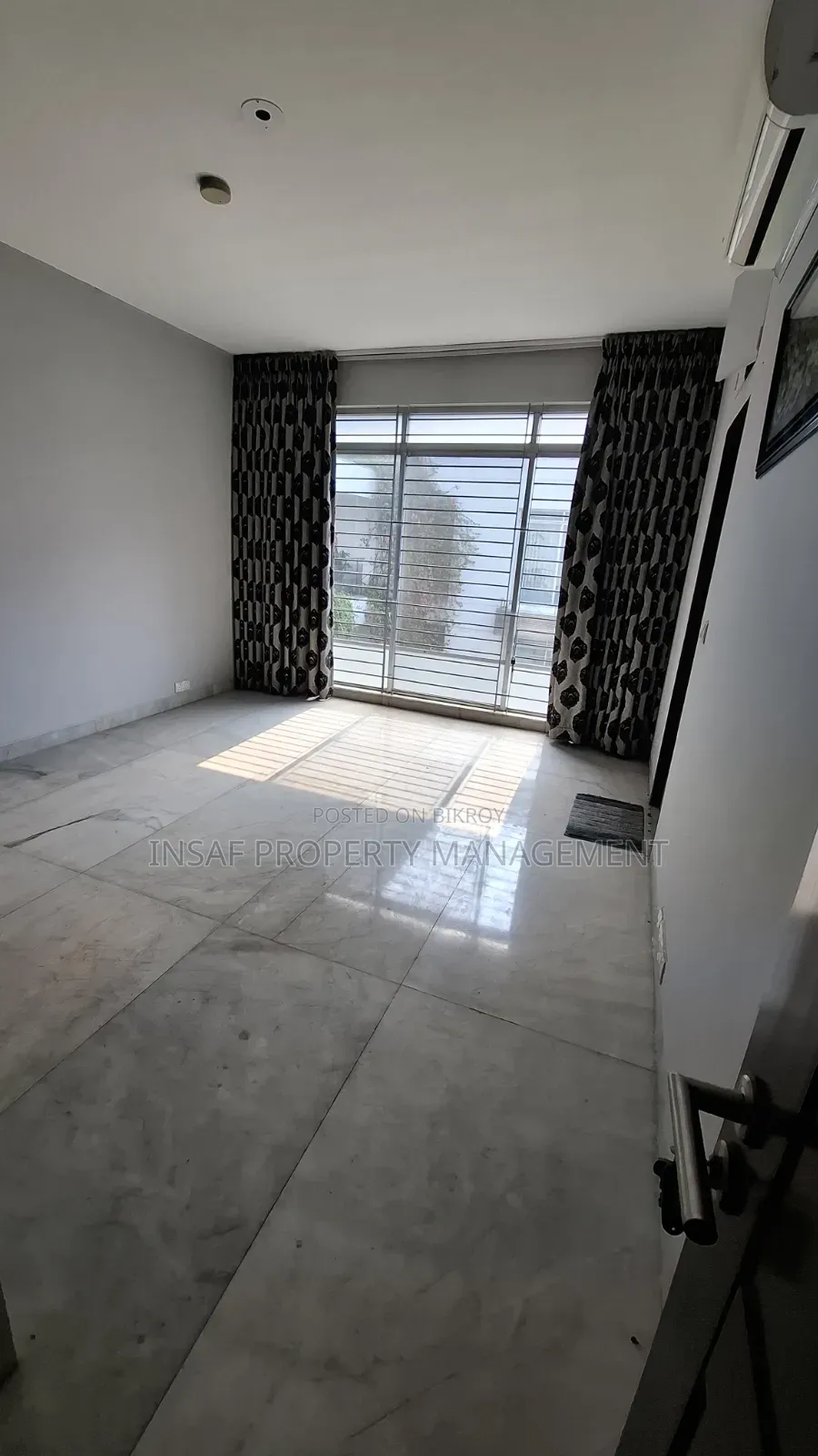 4-Bedroom Apartment in Insaf Property, Gulshan for Rent in Gulshan