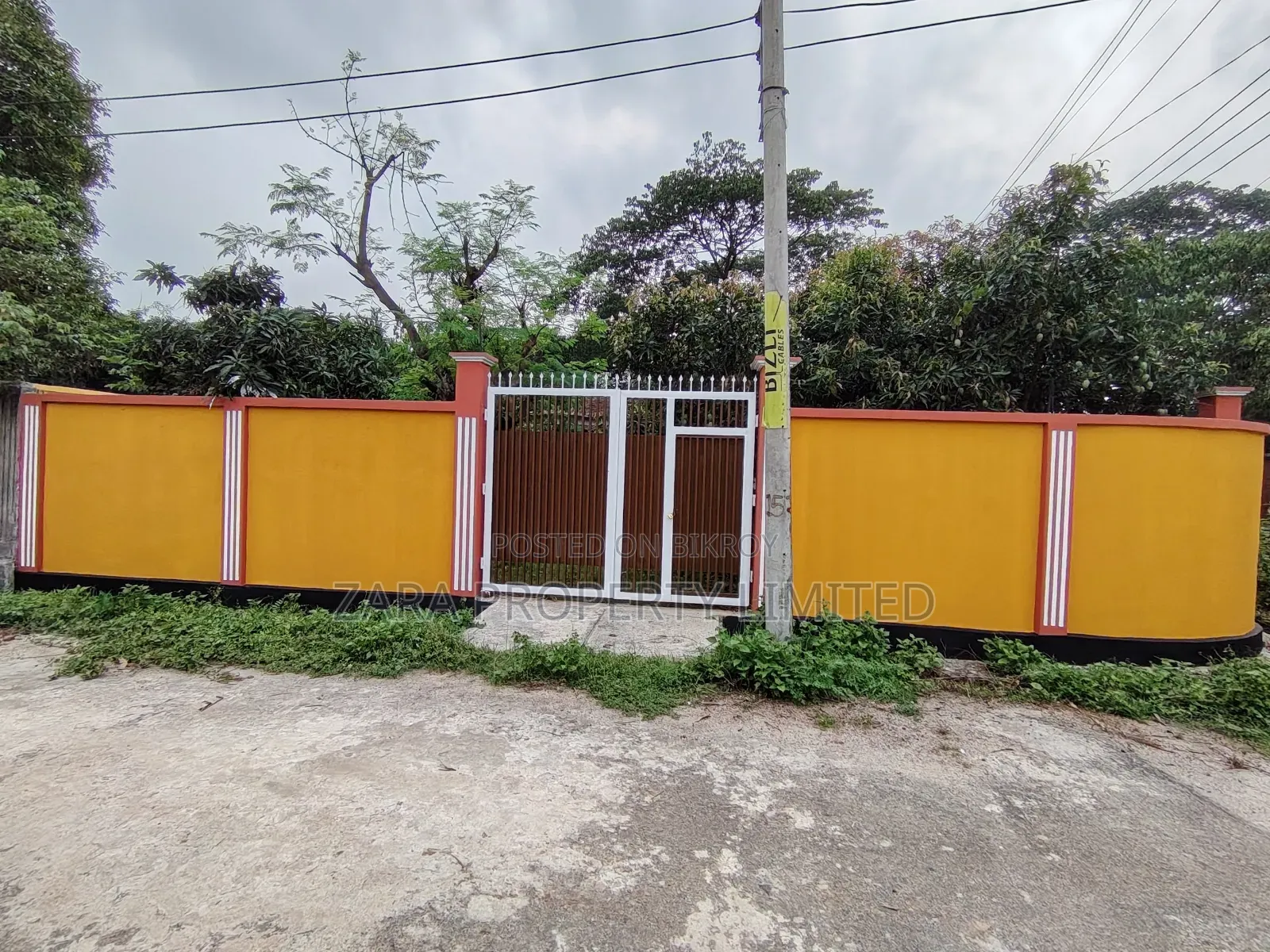Urgent sale of 3 Katha north-facing plot in Sector 9 at a low price. in Purbachal