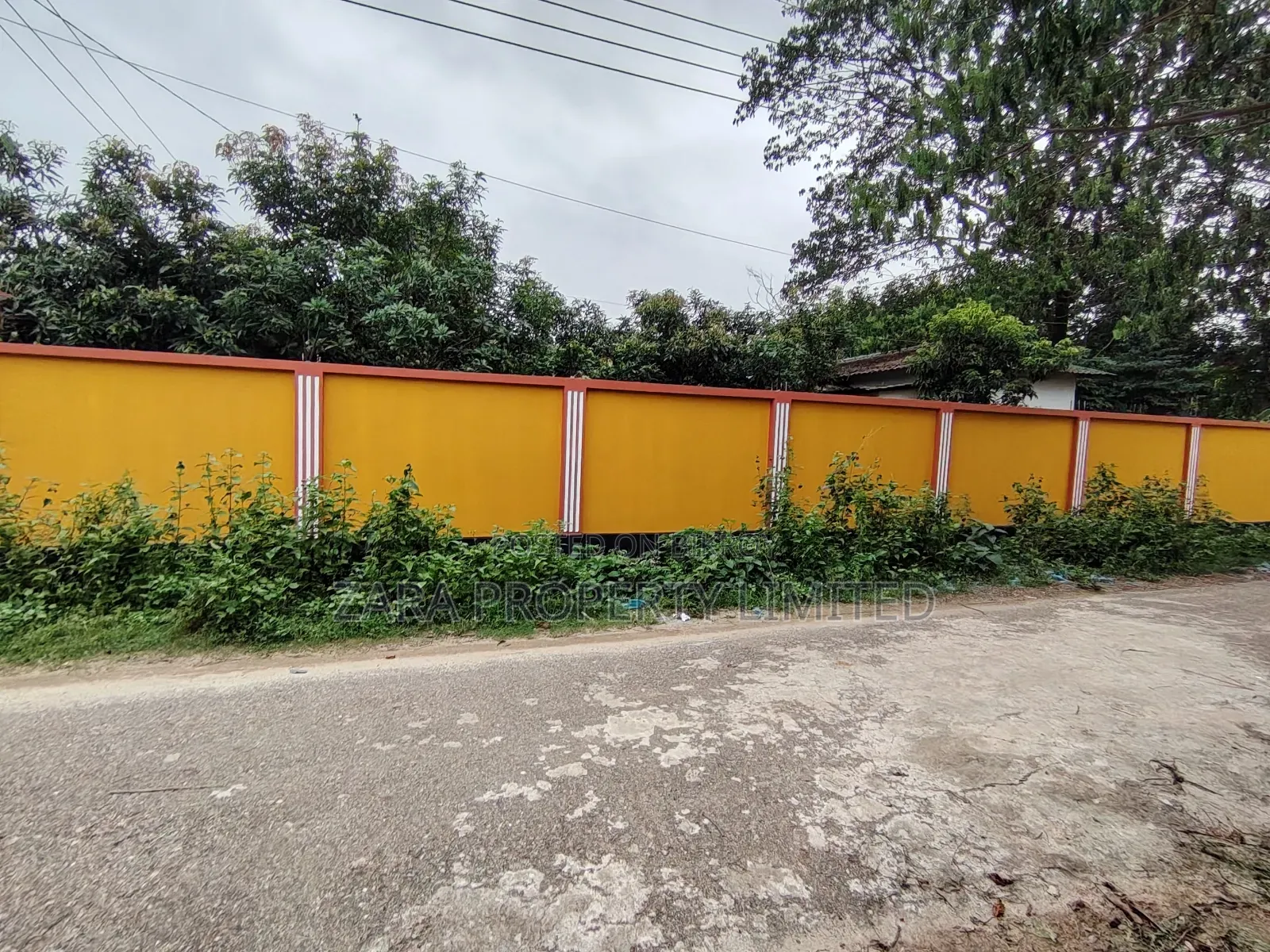 Urgent sale of 3 Katha north-facing plot in Sector 9 at a low price. in Purbachal