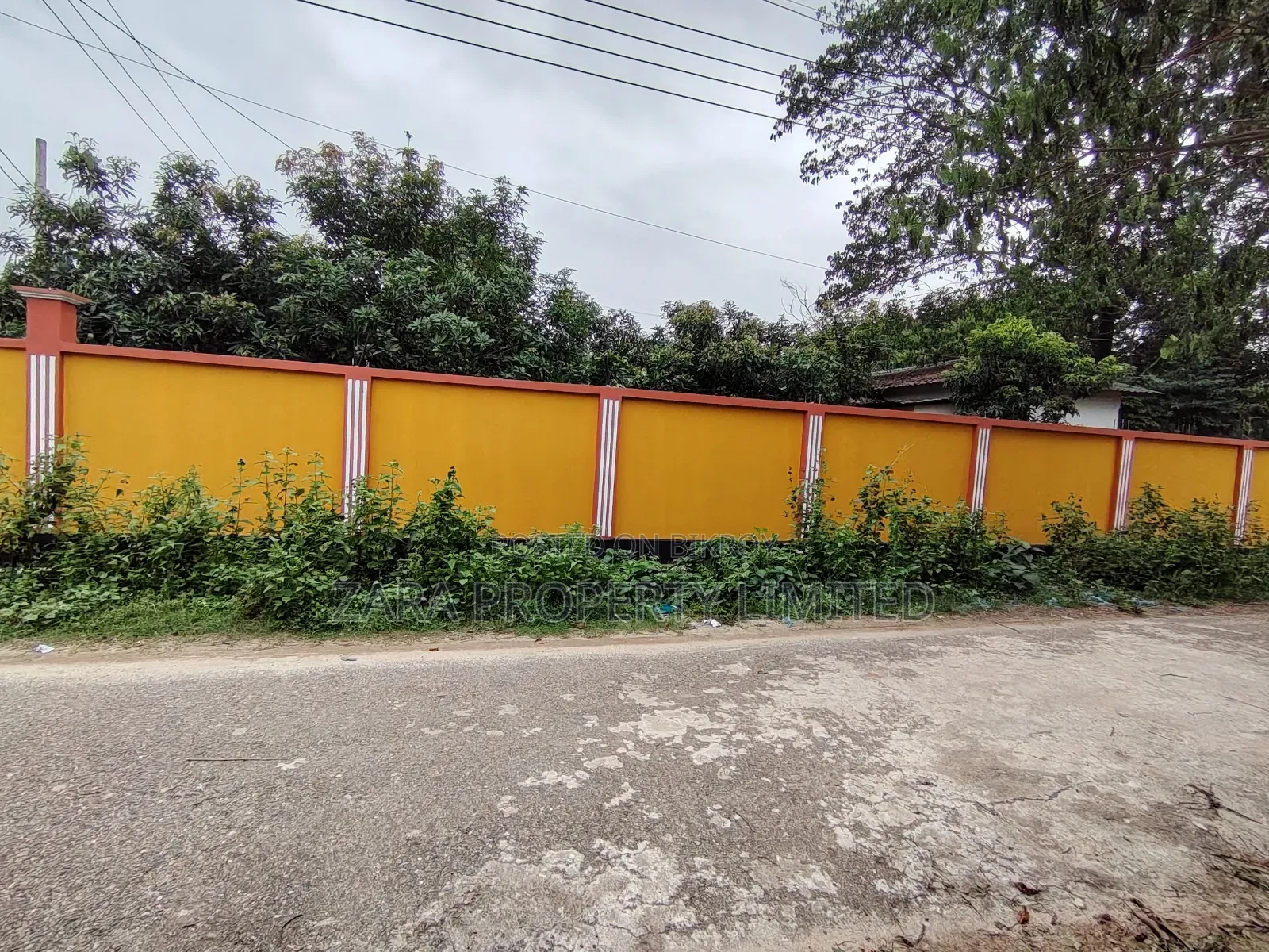 Urgent sale of 3 Katha north-facing plot in Sector 9 at a low price. in Purbachal