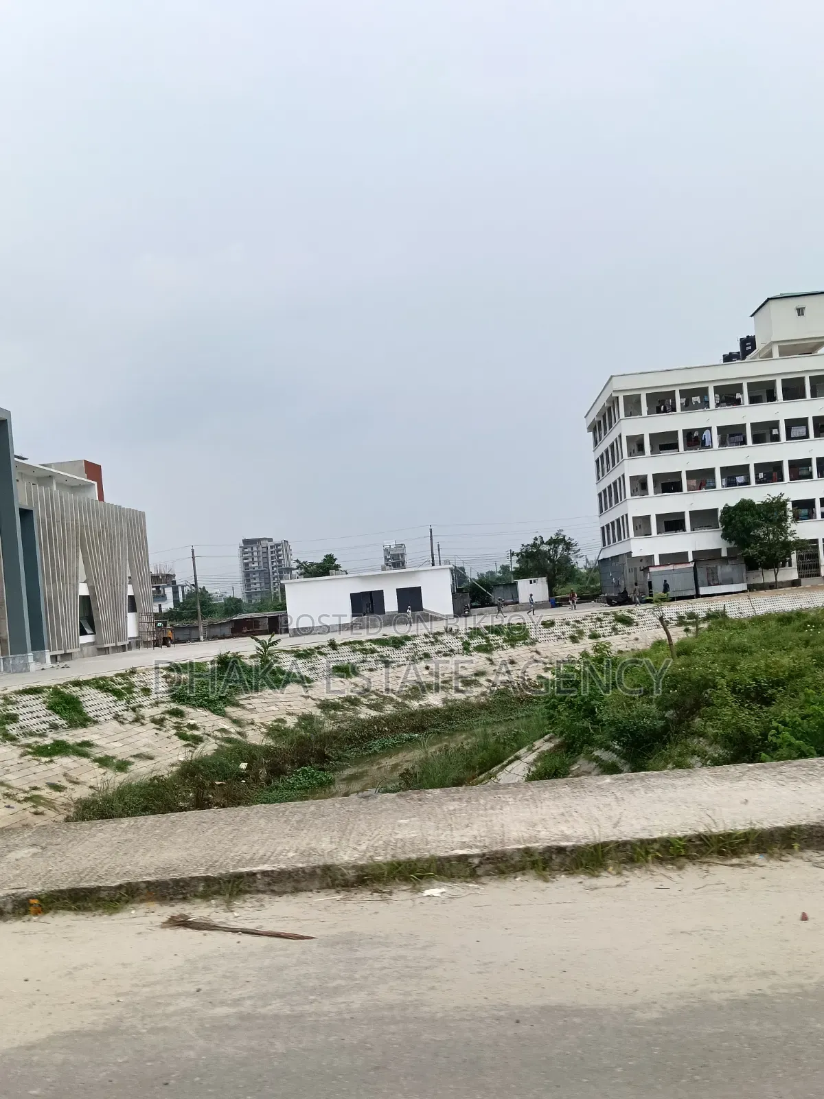 Block-n, South Facing 5 Katha Very Near Stadium in Basundhara