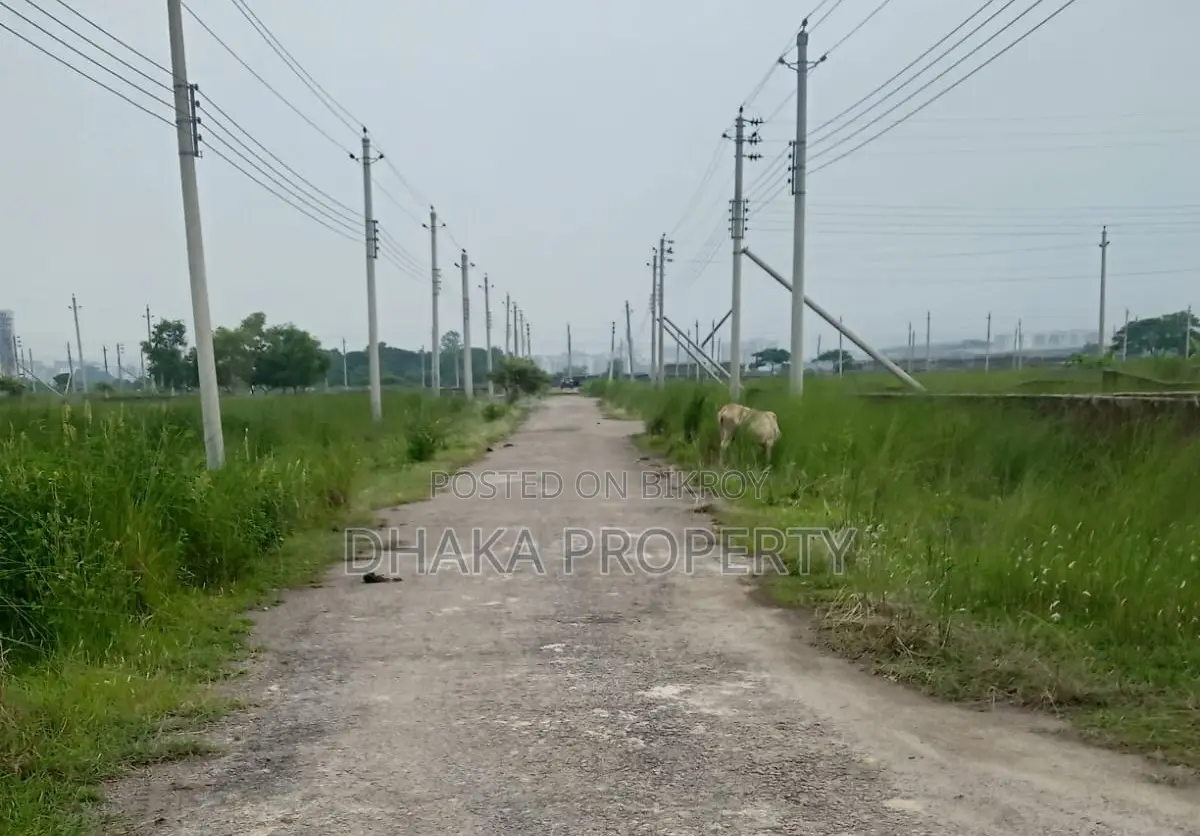 30ft Road 3 Katha Lake North at Sector-17/G in Uttara