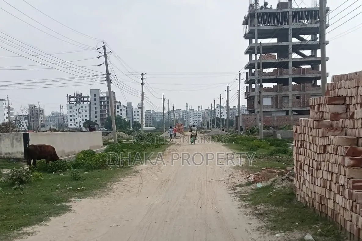 Nearby 6 Avenue 3 Katha South at Sector-17/H in Uttara