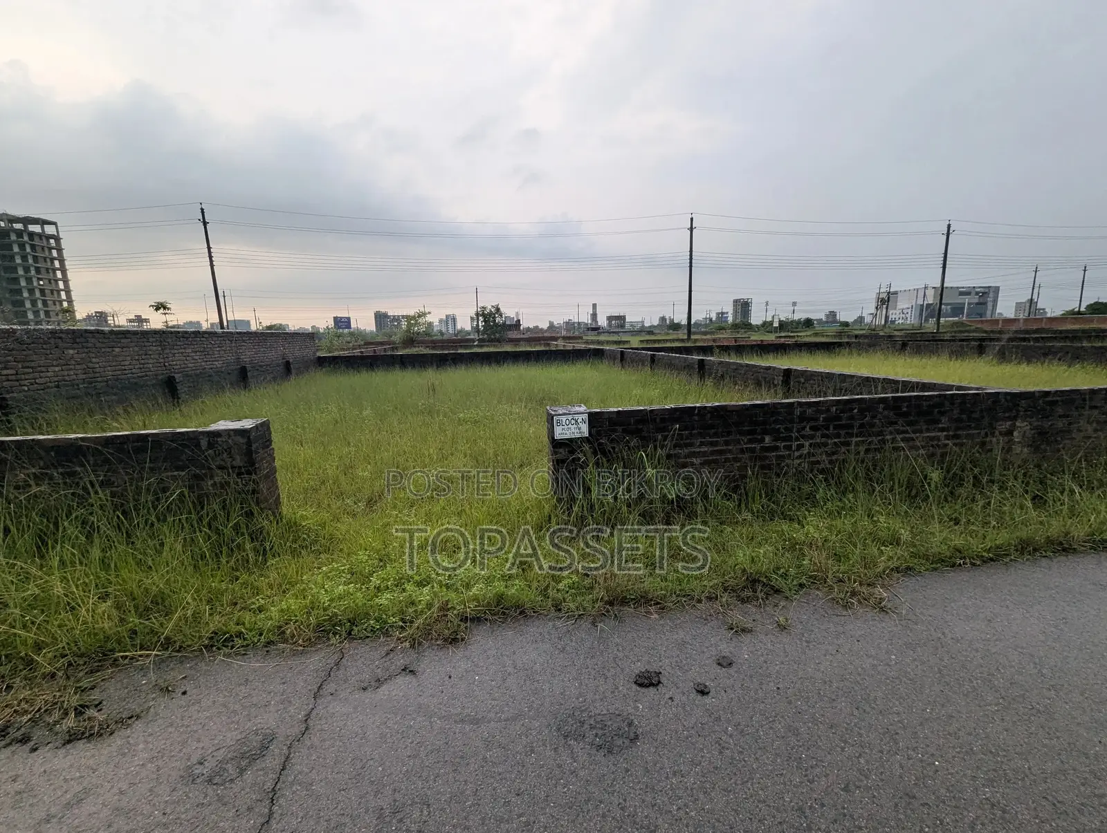 Urgent Sale – South Facing 6 Katha Joined Plot at N Block, Bashundhara in Basundhara