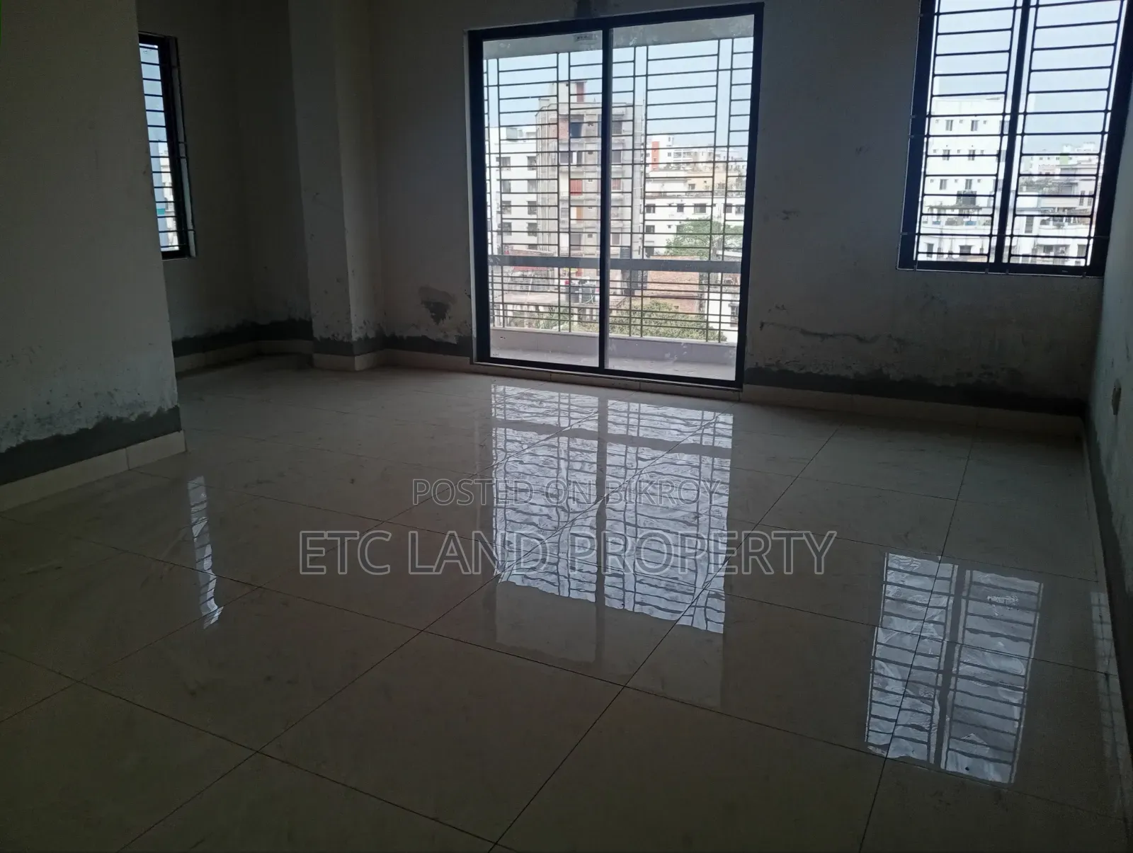3-Bedroom Apartment in Pirerbugh, 60 Feet Road for Sale in 60 Feet Road