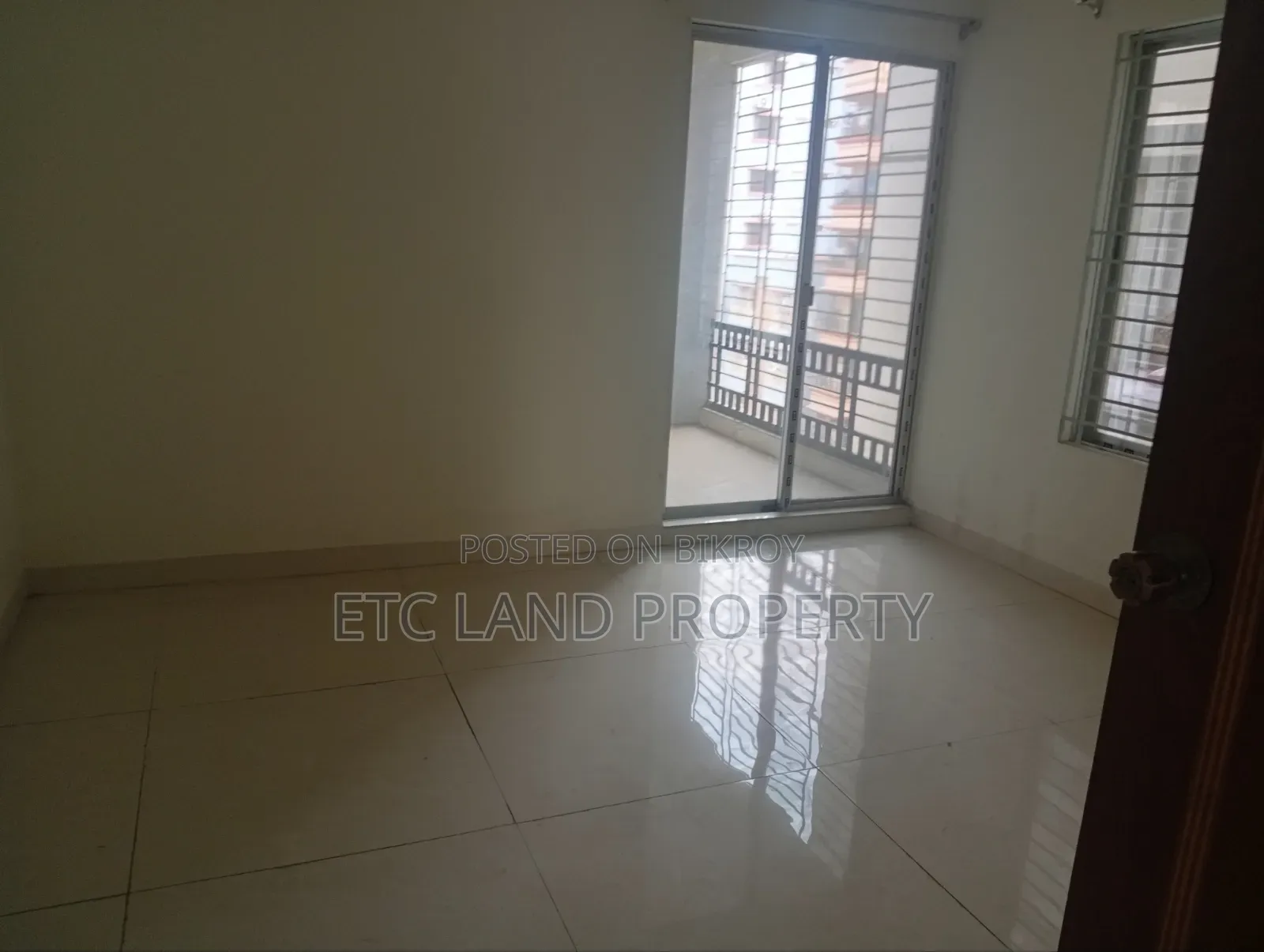 3-Bedroom Apartment in Pirerbugh, 60 Feet Road for Sale in 60 Feet Road