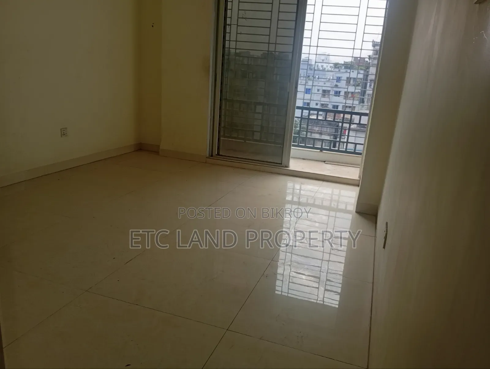 3-Bedroom Apartment in Pirerbugh, 60 Feet Road for Sale in 60 Feet Road