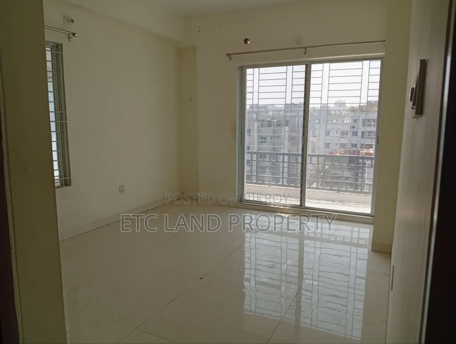3-Bedroom Apartment in Pirerbugh, 60 Feet Road for Sale in 60 Feet Road
