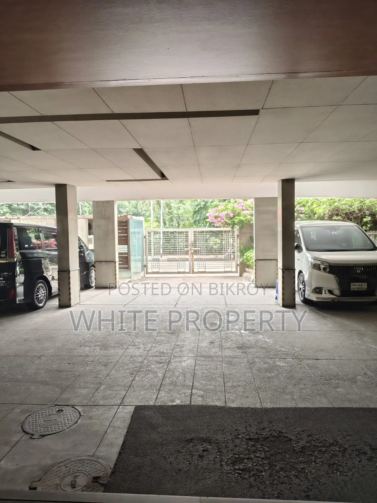 4-bedroom Apartment in White Property, Baridhara for Sale in Baridhara