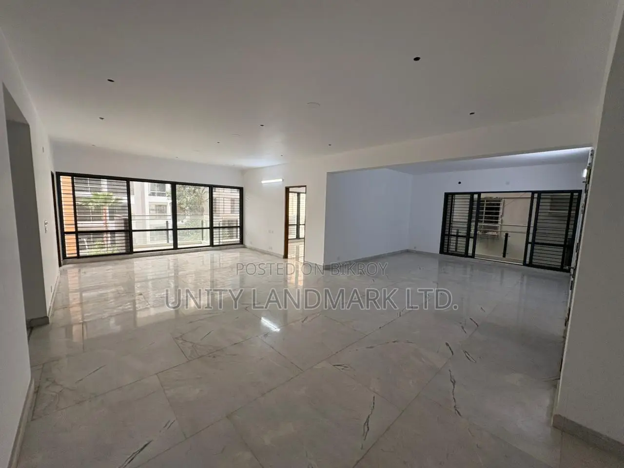 Furnished 4-bedroom Apartment in Uproperty, Baridhara for sale in Baridhara
