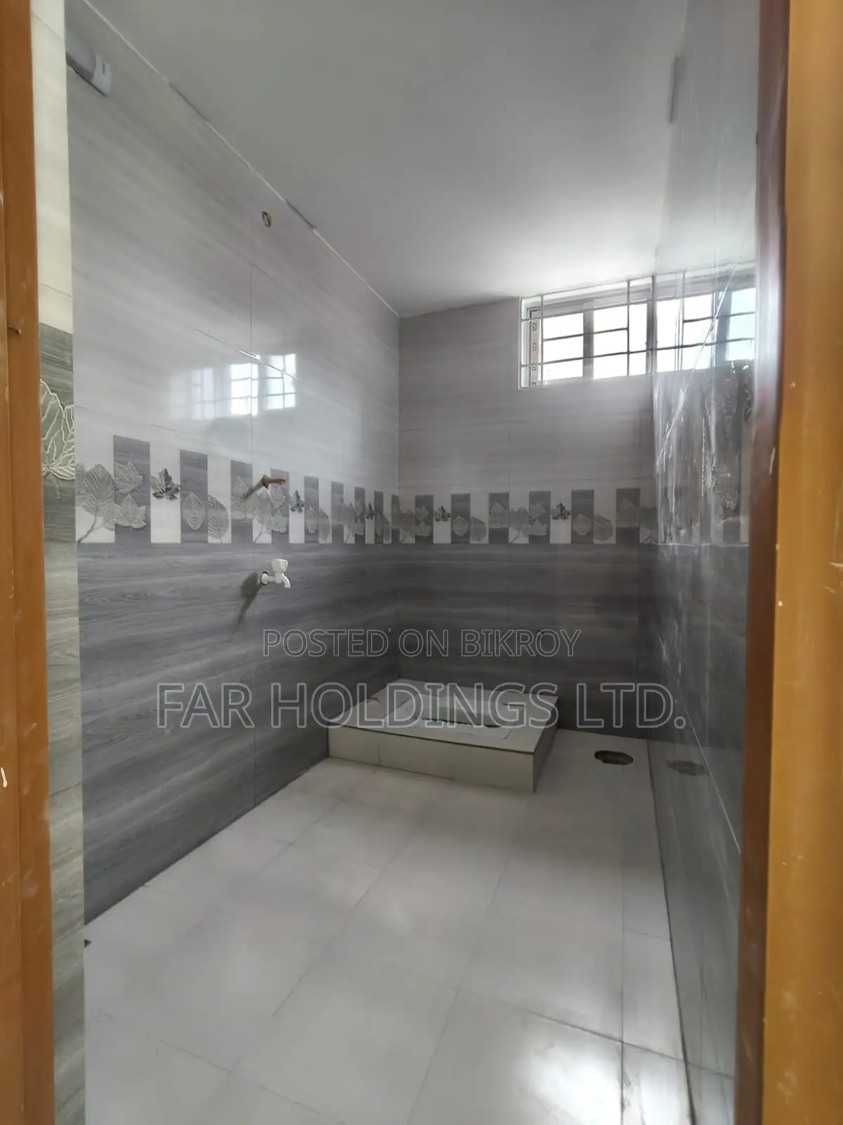 3-Bedroom Apartment in Arfa Gul-E-Nur, Malibag for Sale in Malibag