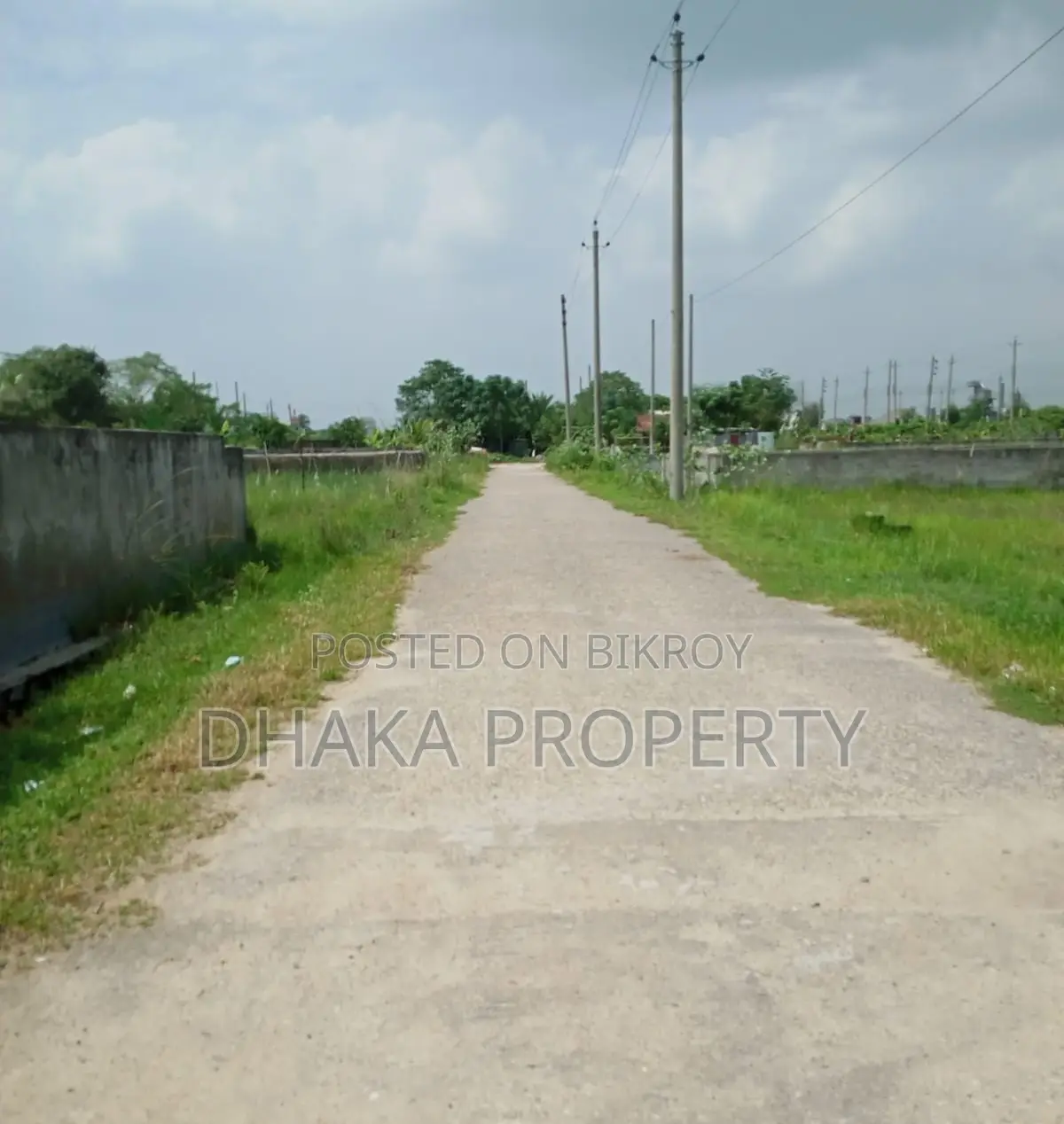 Near 75ft 3 Katha Lake South at Sector-29 in Purbachal