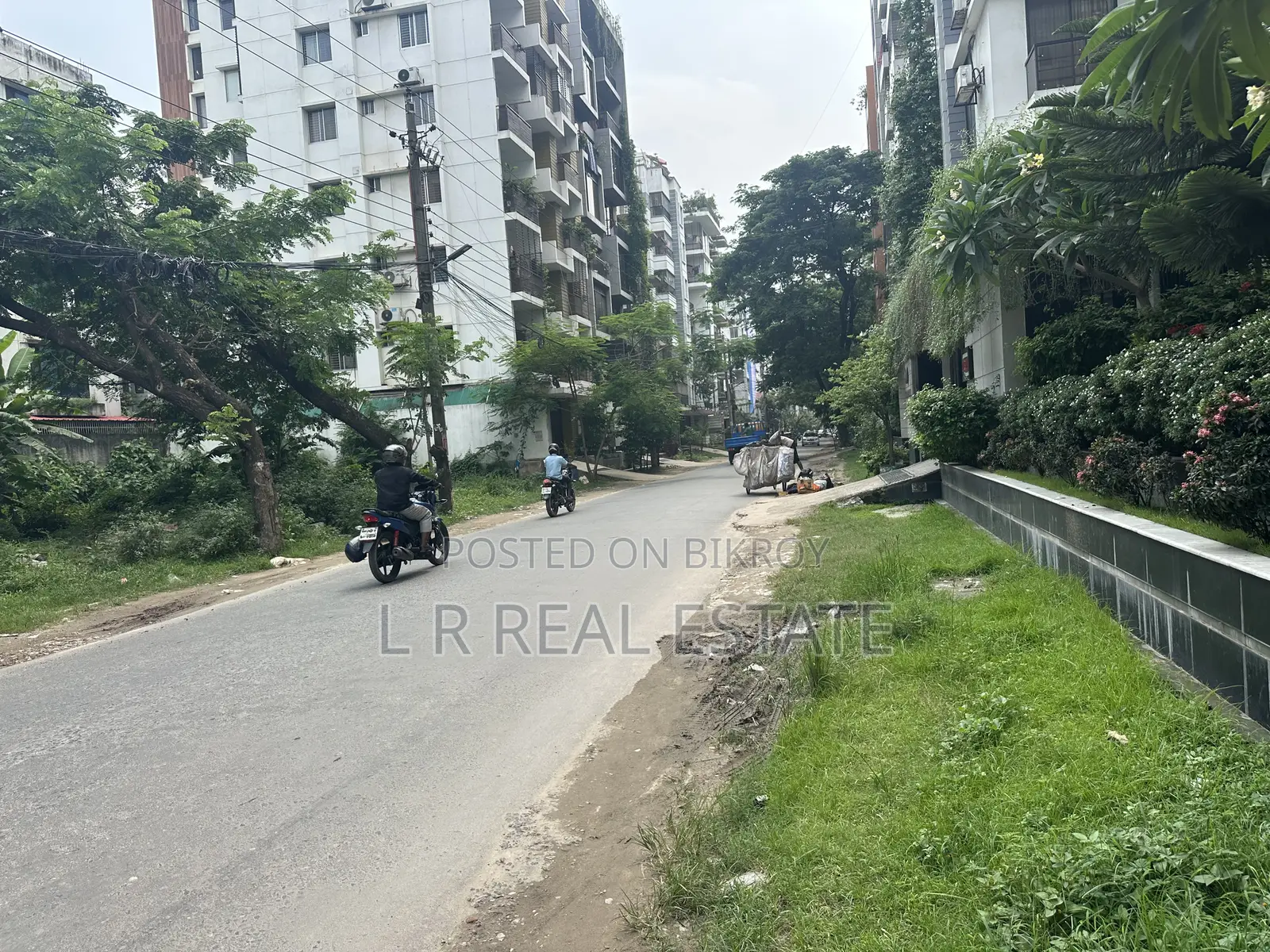 Block-J, 5-Katha, 40'x40' Road Corner Plot for Urgent Sale, Bashundhara R/A in Basundhara