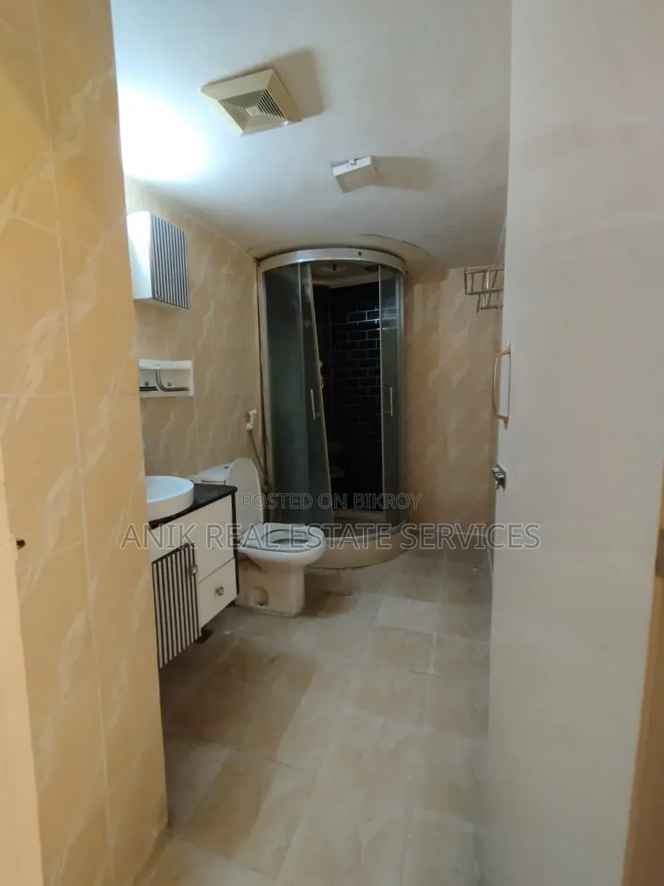 900 SFT Semi-Furnished Office Space for Rent at Gulshan in Gulshan