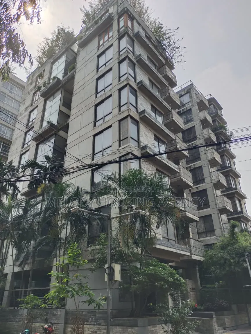 Furnished 6-Bedroom Duplex in Baridhara for Sale in Baridhara