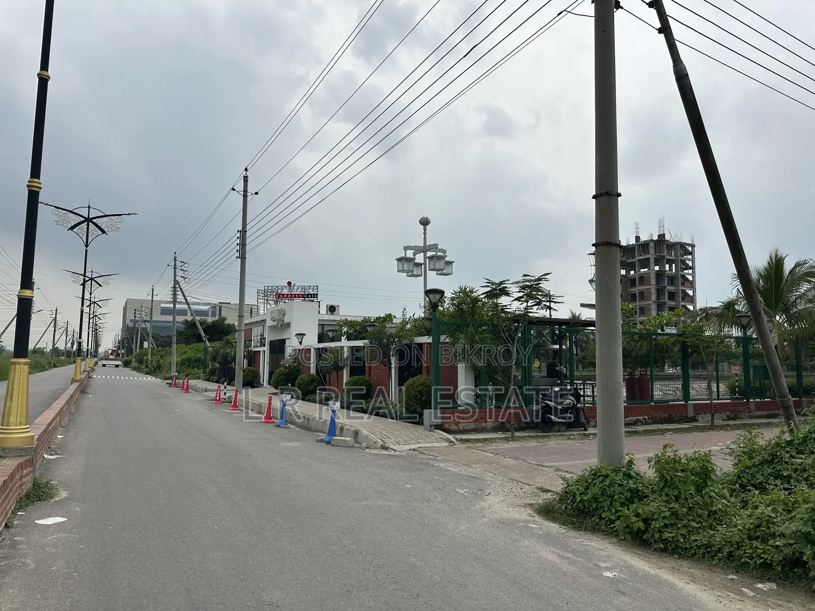 Block-N, 3-Katha, South-Face, Near Community Park, Bashundhara R/A in Bashundhara City
