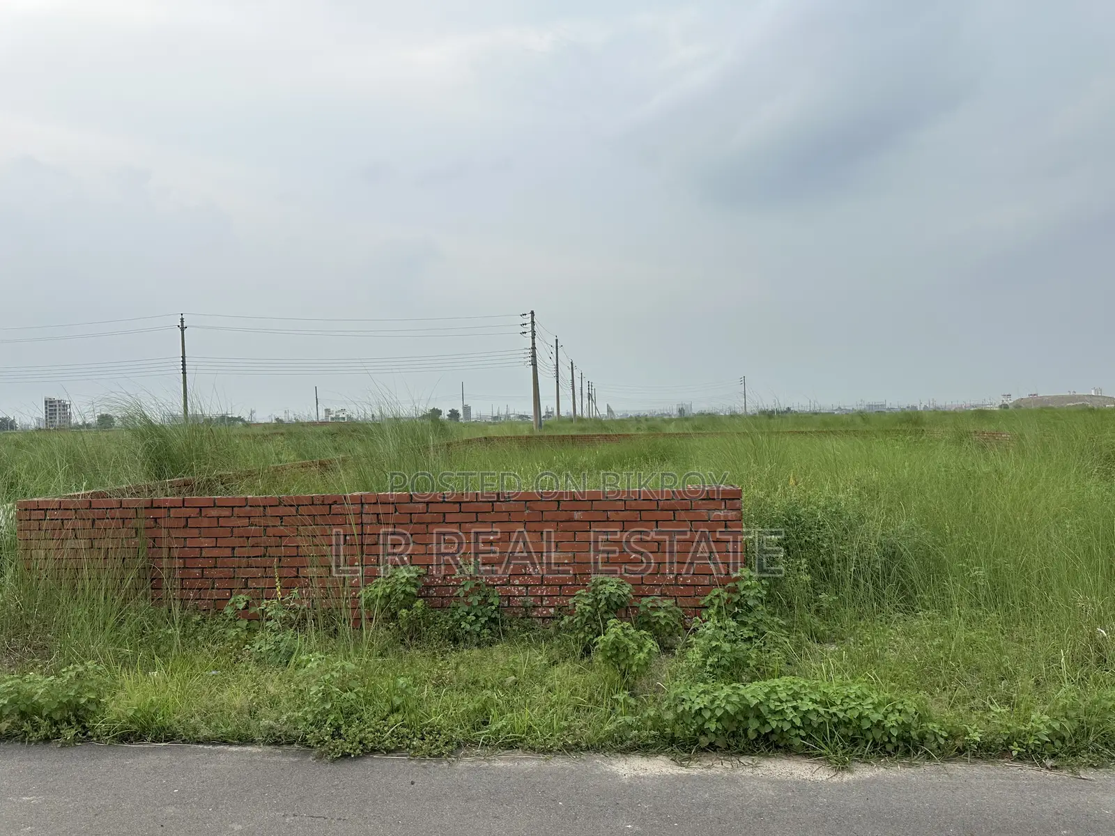 Block-P, (3+3)=6 Katha, North-Face, Near Sports Complex, Bashundhara R/A in Bashundhara City