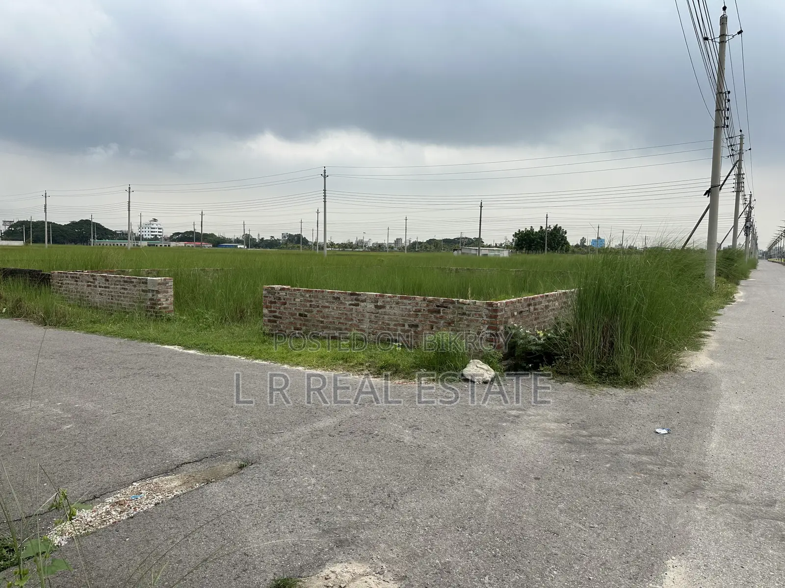 Block-N, 3-Katha, South-East Corner Plot for Sale in Bashundhara in Bashundhara City