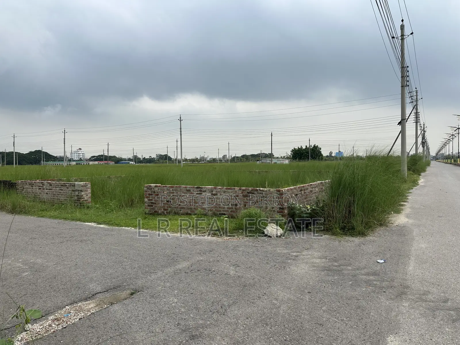 Block-N, 3-Katha, South-East Corner Plot for Sale in Bashundhara in Bashundhara City