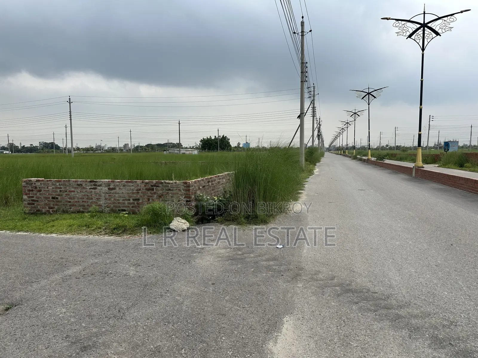 Block-N, 3-Katha, South-East Corner Plot for Sale in Bashundhara in Bashundhara City