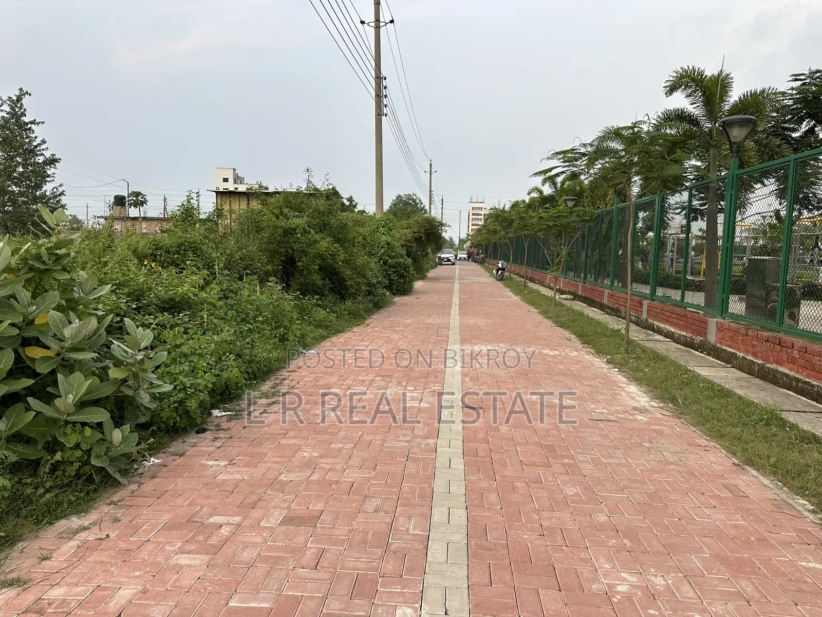 Block-N, 3 Katha, South-facing, Near Bashundhara Park, Urgent Sale in Basundhara