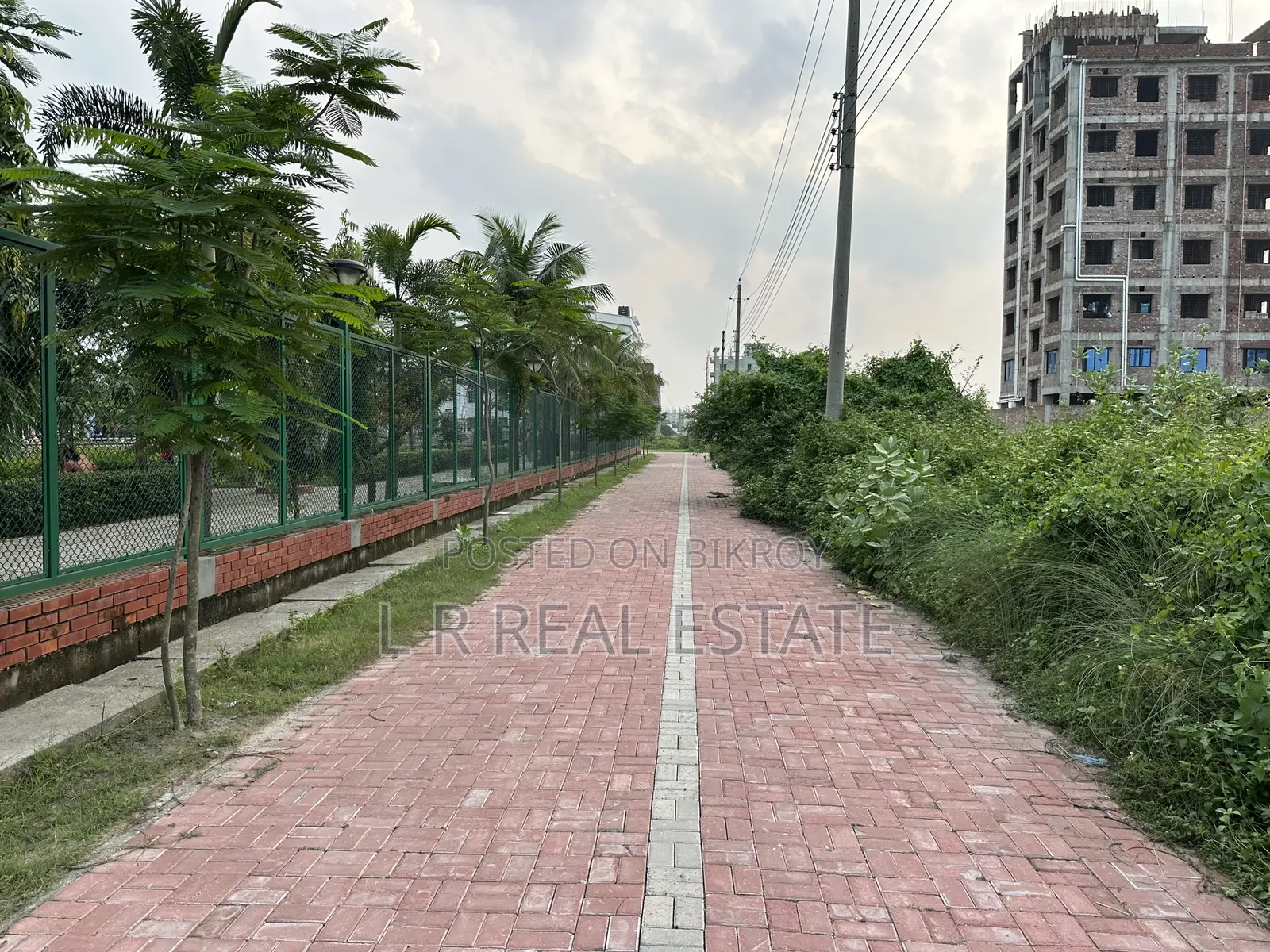 Block-N, 3 Katha, South-facing, Near Bashundhara Park, Urgent Sale in Basundhara