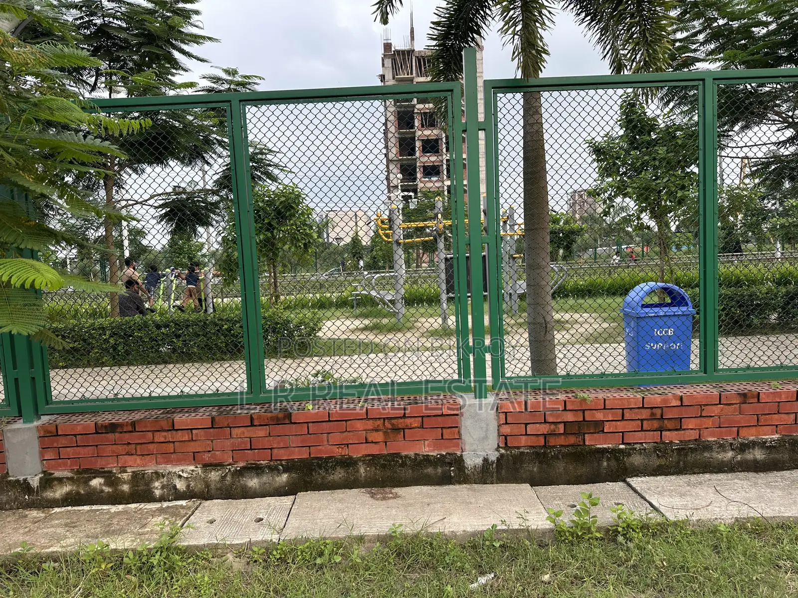Block-N, 3 Katha, South-facing, Near Bashundhara Park, Urgent Sale in Basundhara