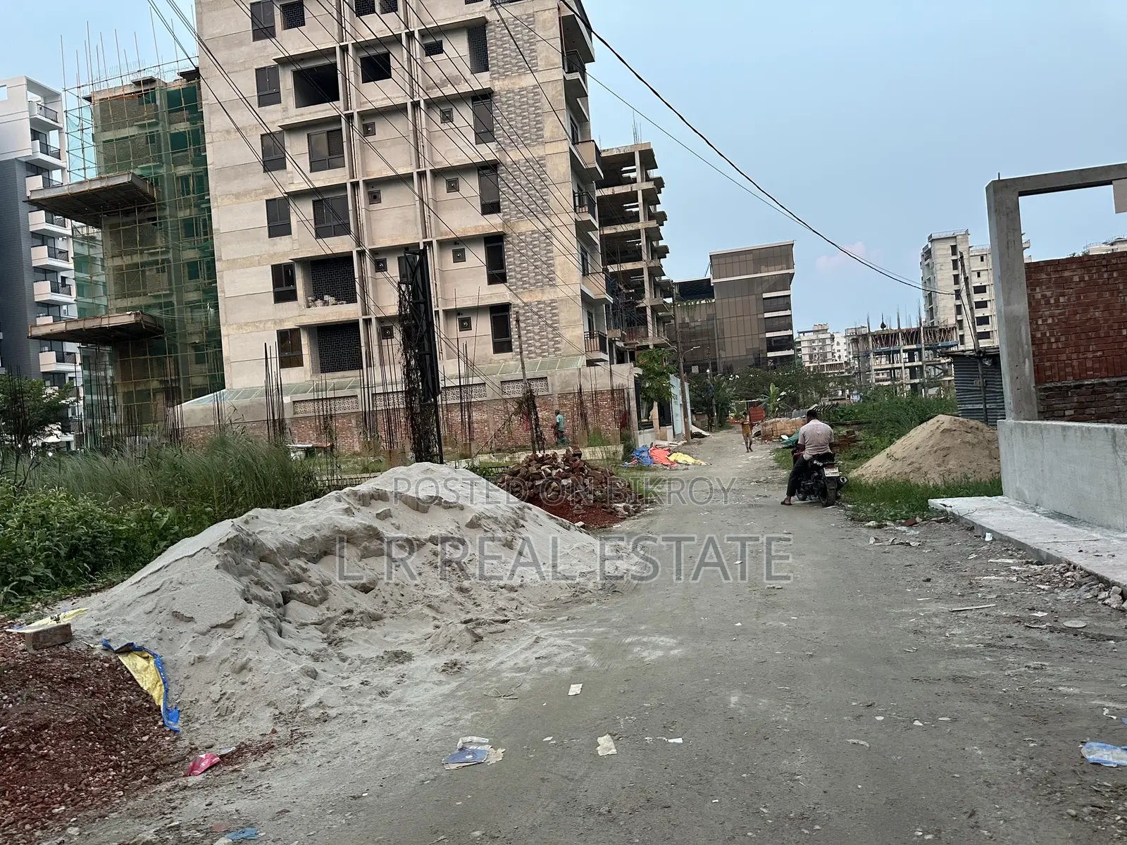 Block-L, 5-Katha, South-Facing, Near Purbachal 300' Road, Bashundhara R/A in Basundhara