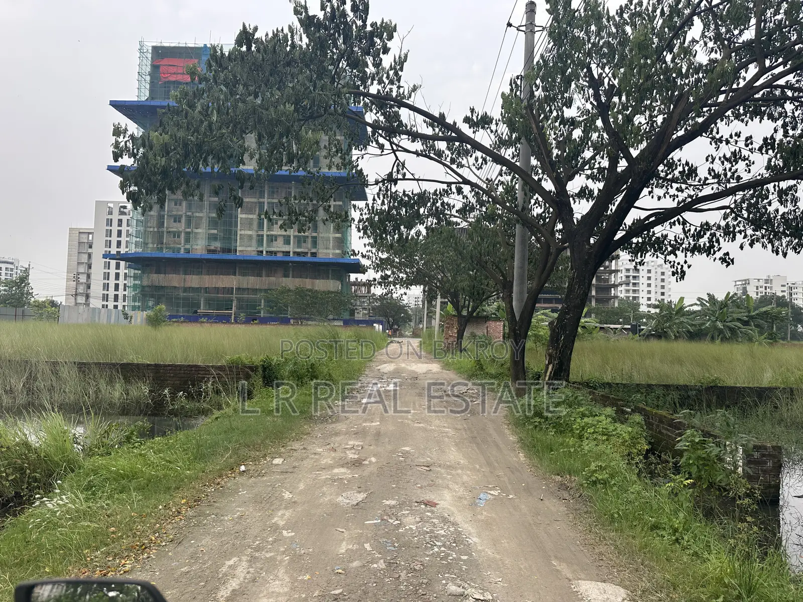 Block-M, 5-Katha, Near- 200' Road, Bashundhara R/A in Bashundhara City