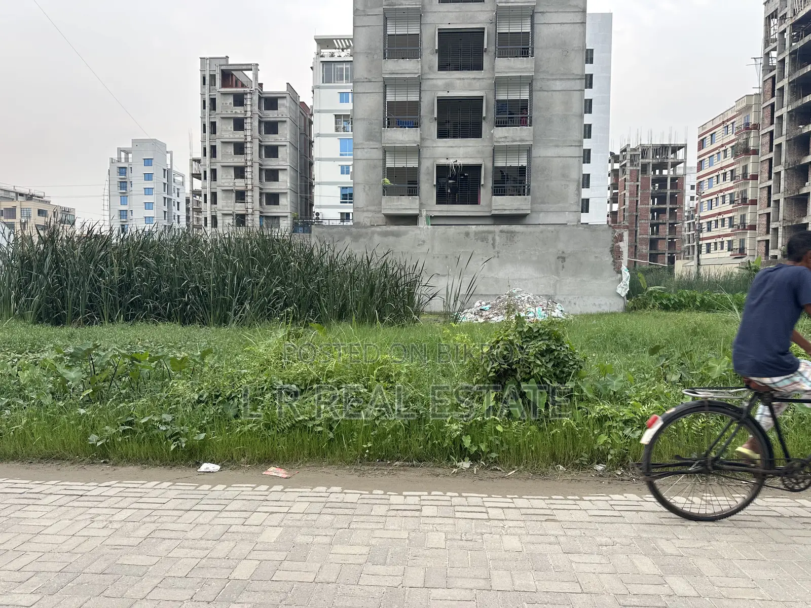 Block-L, 4-Katha, Excellent Plot for Sale in Bashundhara in Bashundhara City