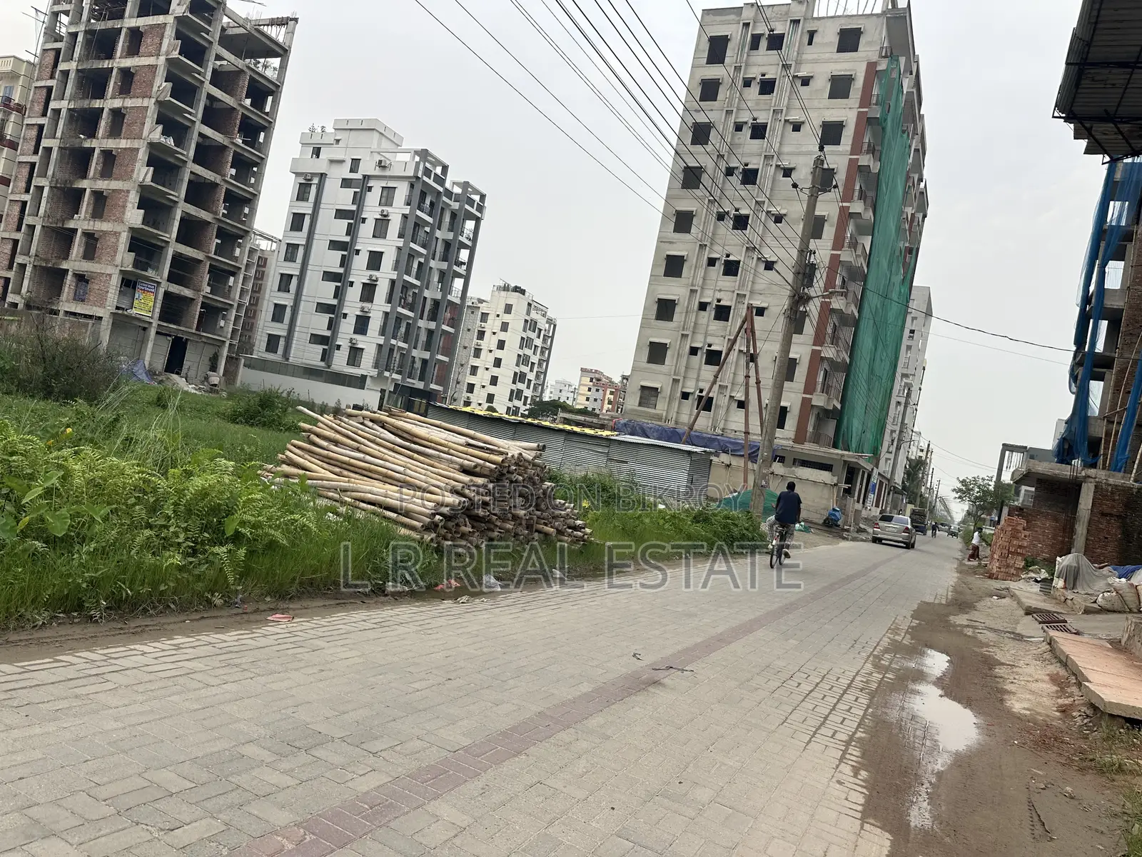 Block-L, 4-Katha, Excellent Plot for Sale in Bashundhara in Bashundhara City
